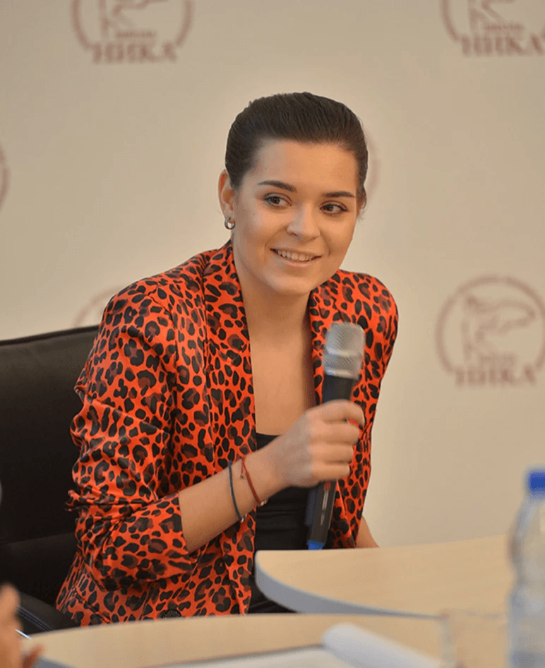 Аделина  Сотникова